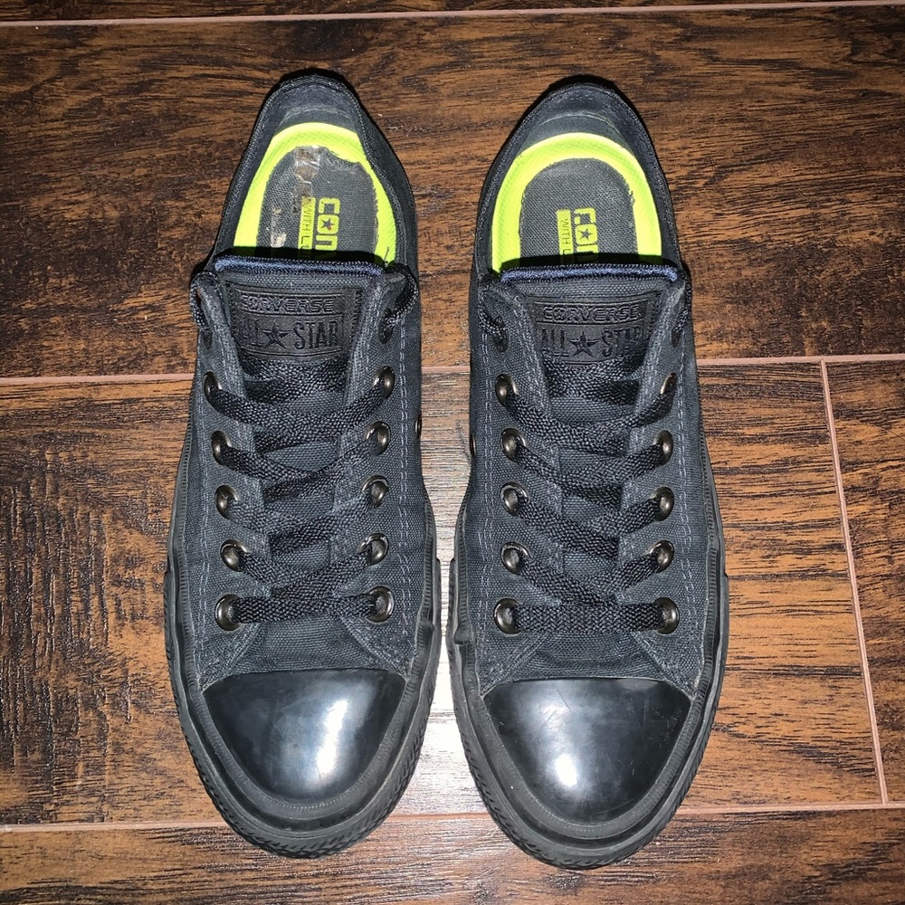 All black Converse’s